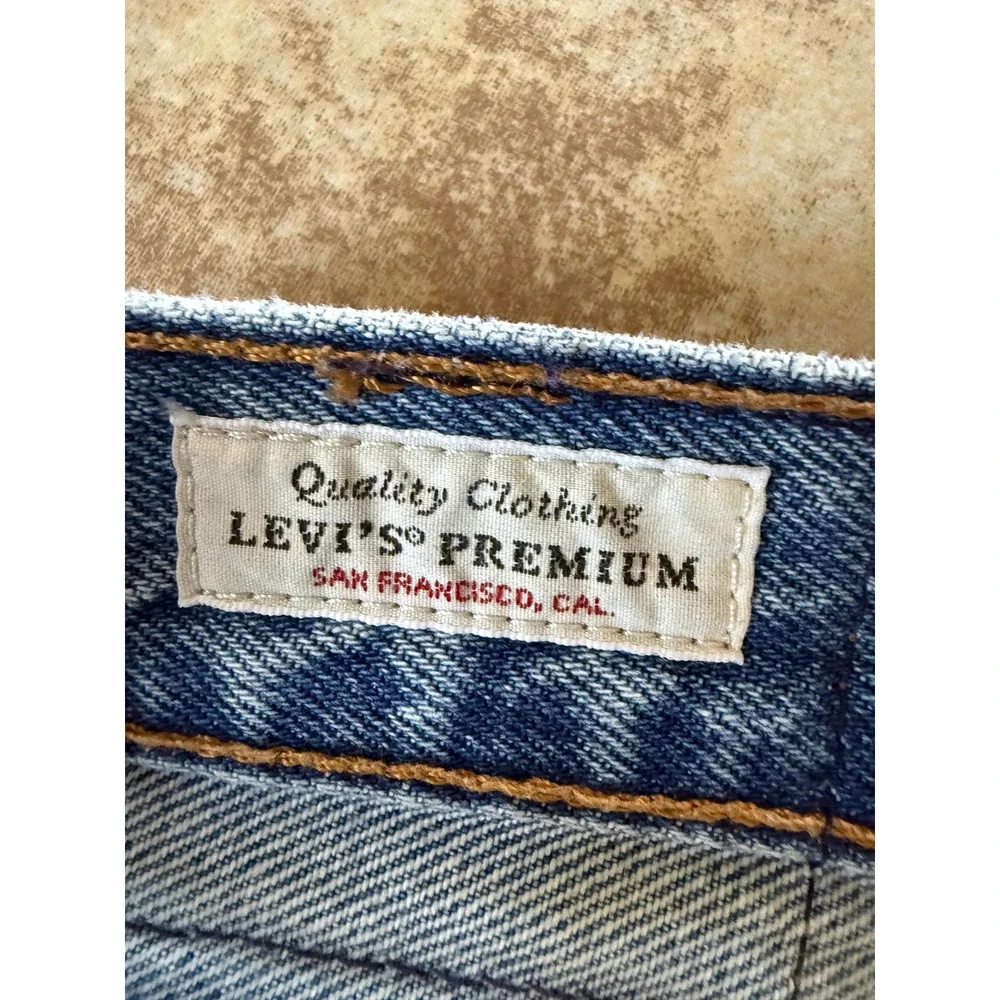 Levis Premium 501 Straight Distressed Light Wash Jeans 29 x 28 High Rise Button